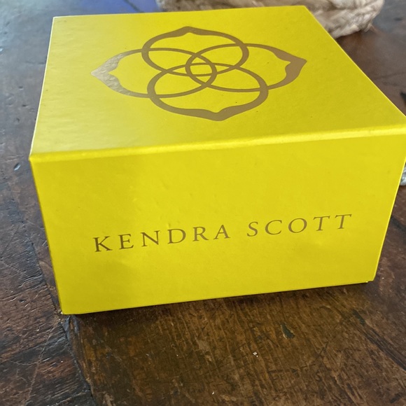 Kendra Scott Earrings - New in Box! - Picture 8 of 9